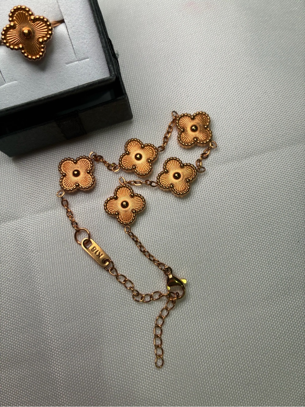 Vintage Y2K Style 18K Gold Toned Clover Motif Bracelet & Ring Set - Picture 3 of 3
